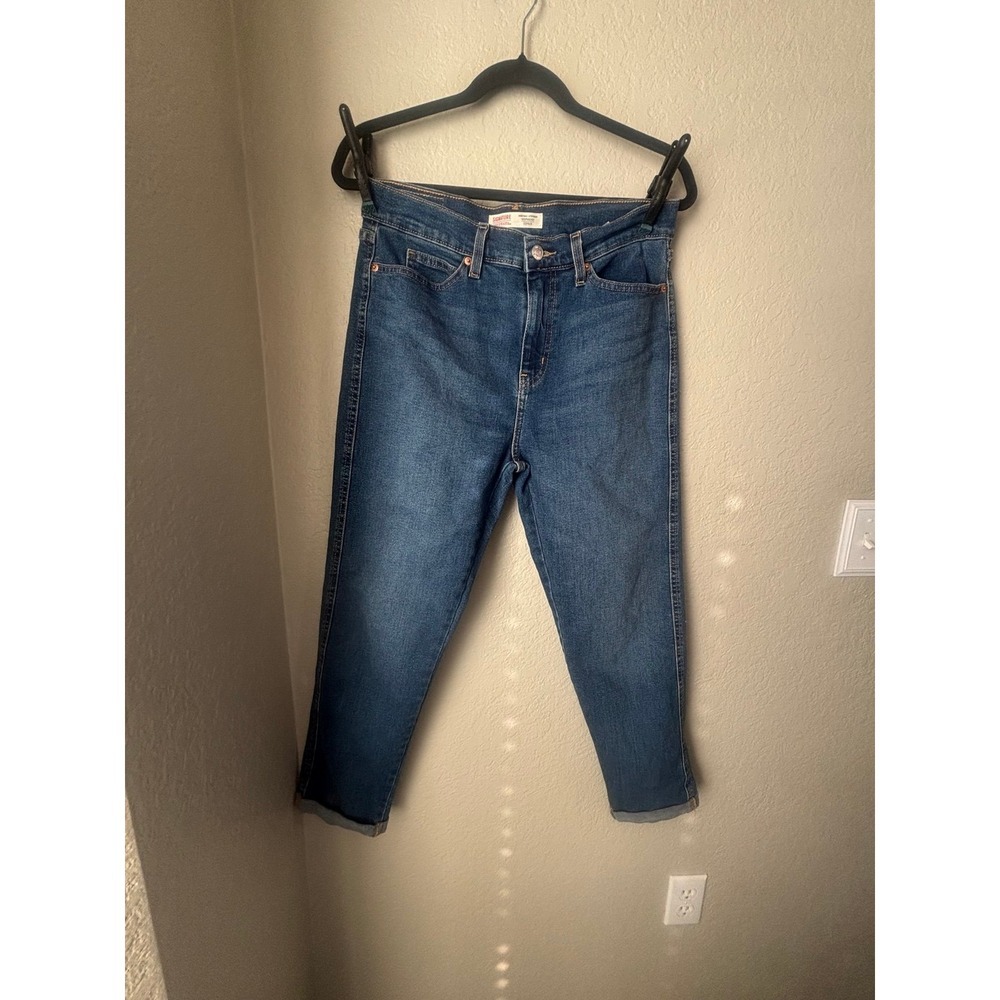 Signature Levi Strauss Boyfriend size‎ 4/ 27 waist.